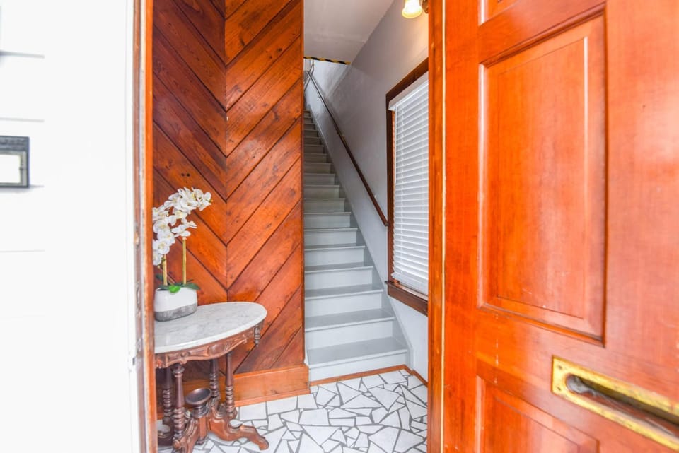 New Coastal Rose - Bright Loft with High Ceilings Apartment in Key West