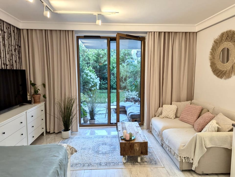 Bed, Living room
