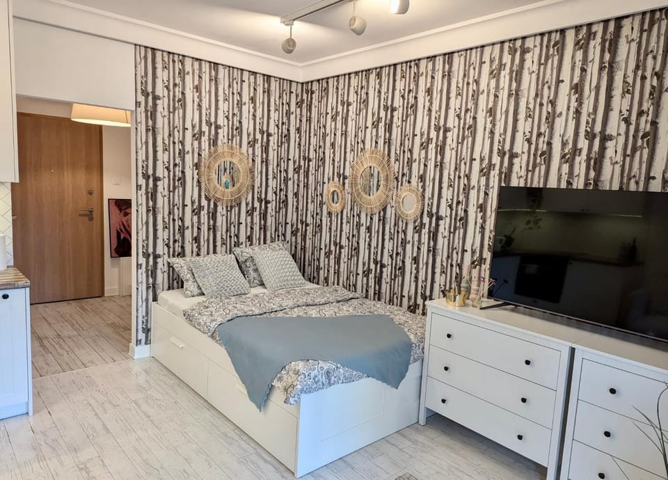Bed, Living room