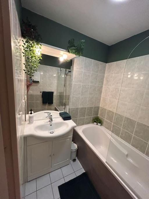 Bathroom, Bath