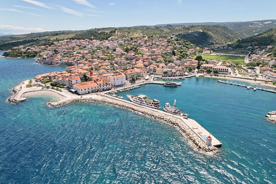 Nearby landmark, Bird's eye view