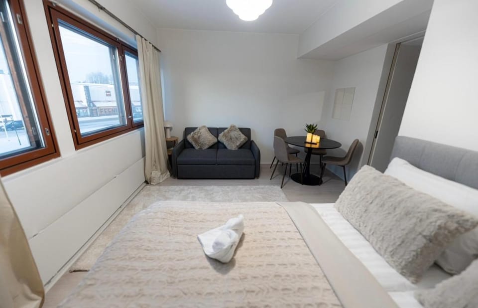 Bed, Living room, Photo of the whole room, Seating area, Bedroom, towels