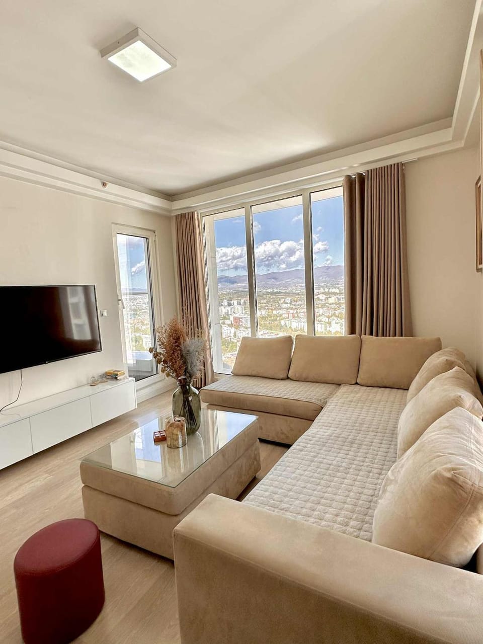 36th floor Sky city app Free parking Apartment in Skopje