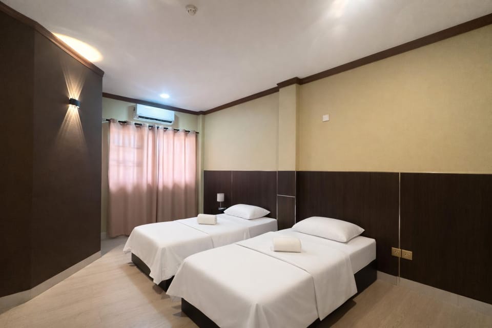 Bed, Photo of the whole room, Bedroom, air conditioner