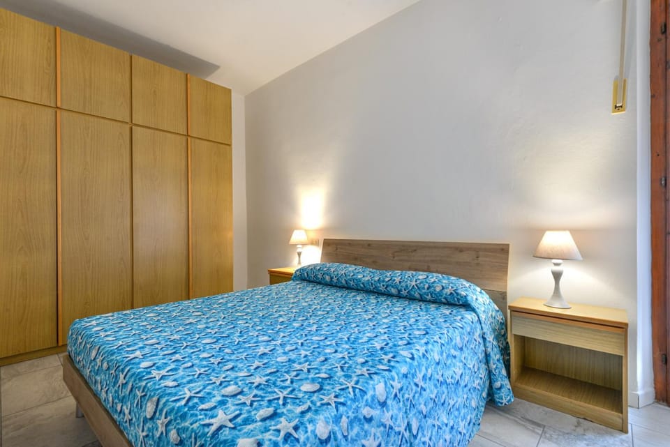 Property building, Living room, Bedroom