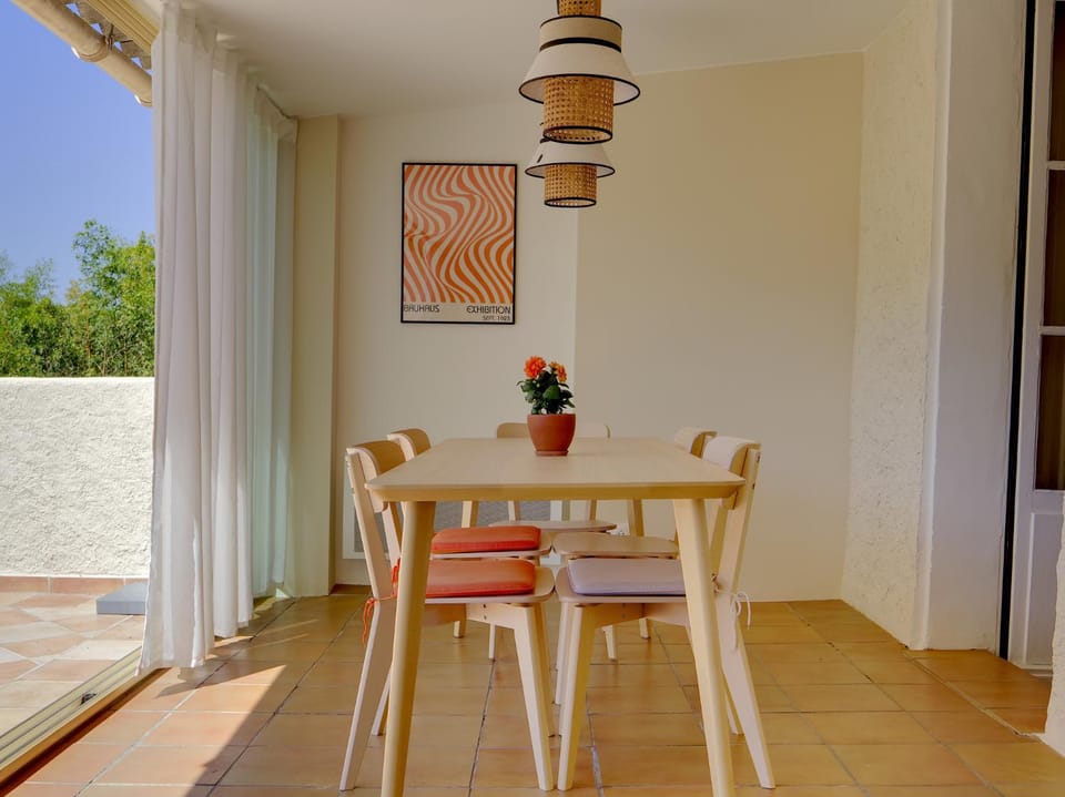 Patio, Dining area