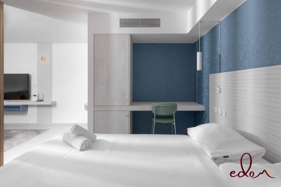 Bed, TV and multimedia, towels, air conditioner