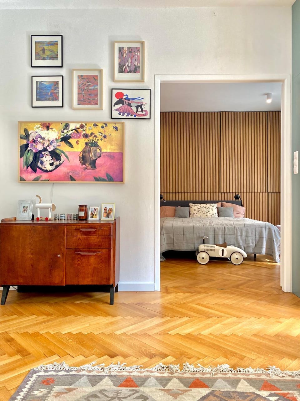 Living room, Photo of the whole room, Bedroom