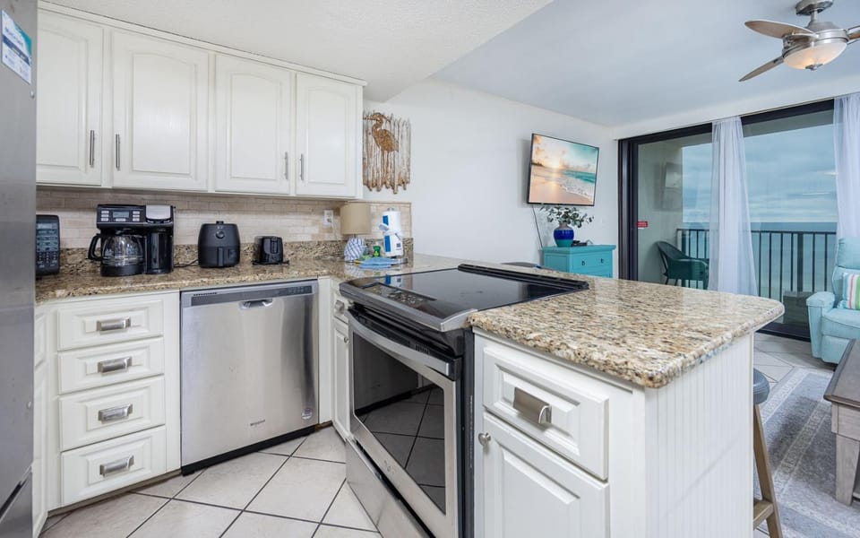 Island Winds West 777 condo Apartment in West Beach