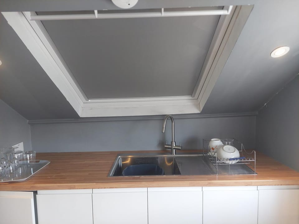 Avalon Guest Suite Ewell Bed and Breakfast in Epsom
