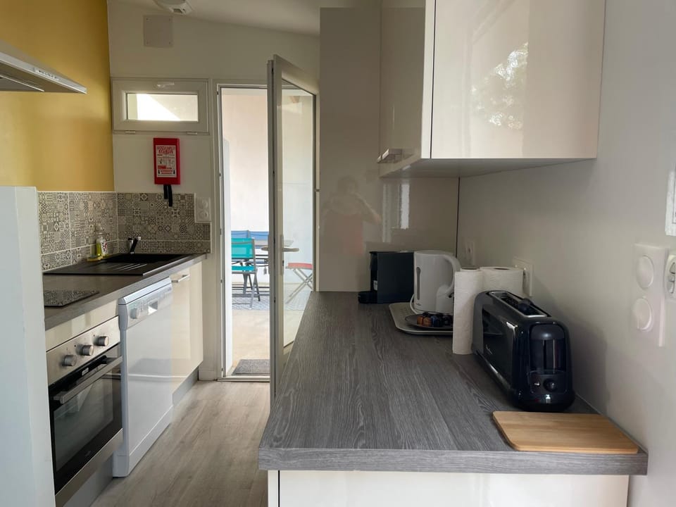 Kitchen or kitchenette, dishwasher, oven, pet friendly, stove, toaster