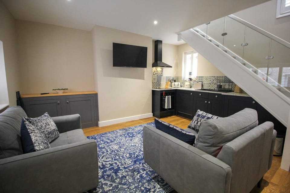 TV and multimedia, Kitchen or kitchenette, Living room, Seating area, pet friendly