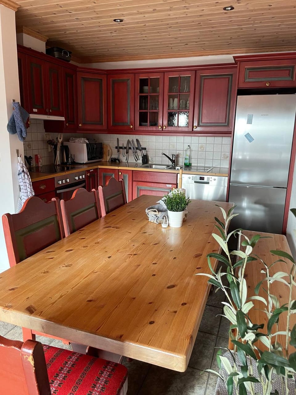 Kitchen or kitchenette, Dining area, oven, stove