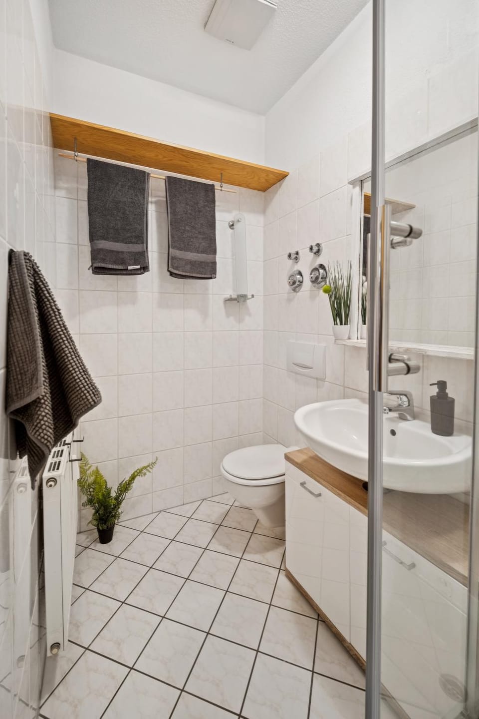 Toilet, Bathroom, towels