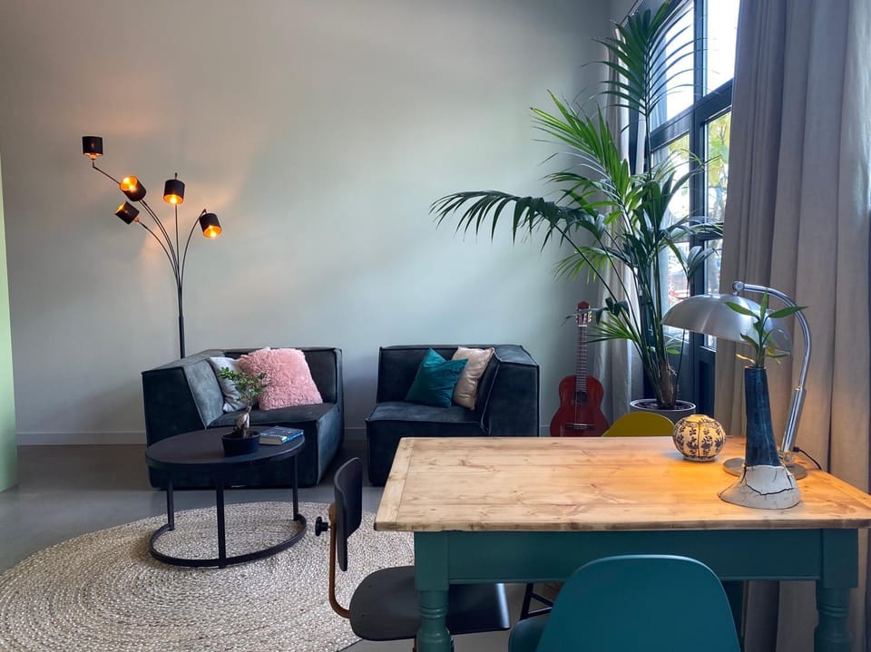Seating area, Dining area