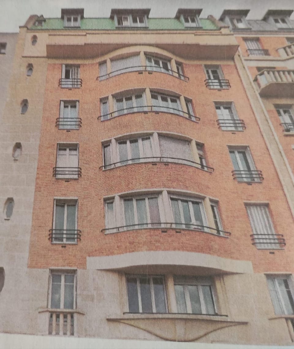 Appartement spacieux avec une belle vue sur le Tribunal de Paris Apartment in Clichy
