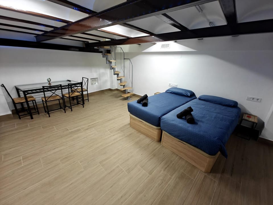 Bed, Photo of the whole room, Seating area, Bedroom