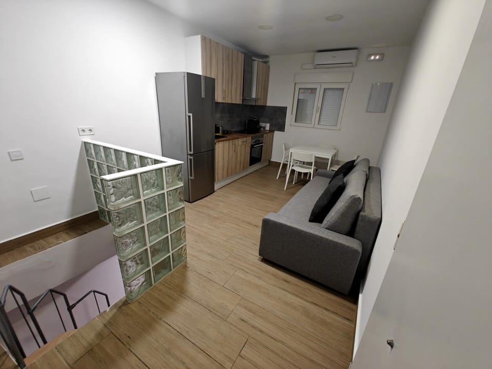Kitchen or kitchenette, Living room, Seating area, Dining area, oven, stove