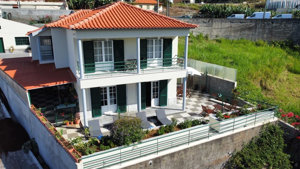 Property building, Patio, Day, Balcony/Terrace