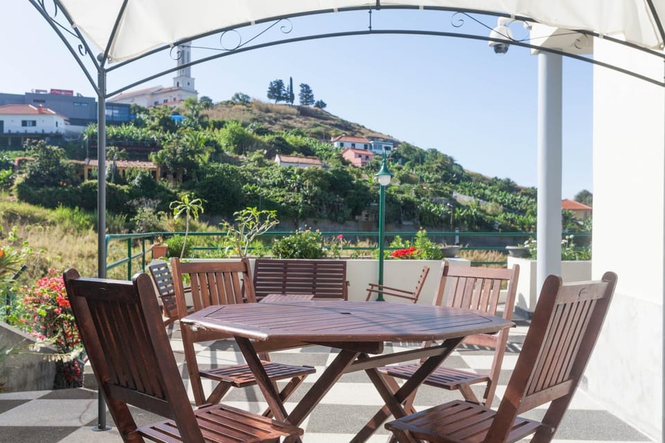 Patio, Day, Natural landscape, View (from property/room), Dining area, Garden view, Mountain view