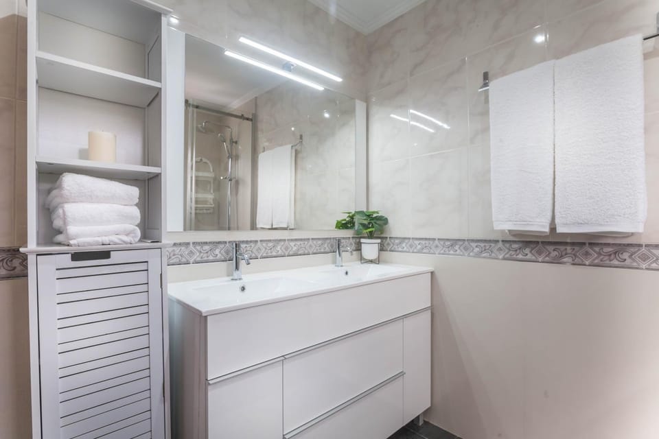 Shower, Bathroom, towels