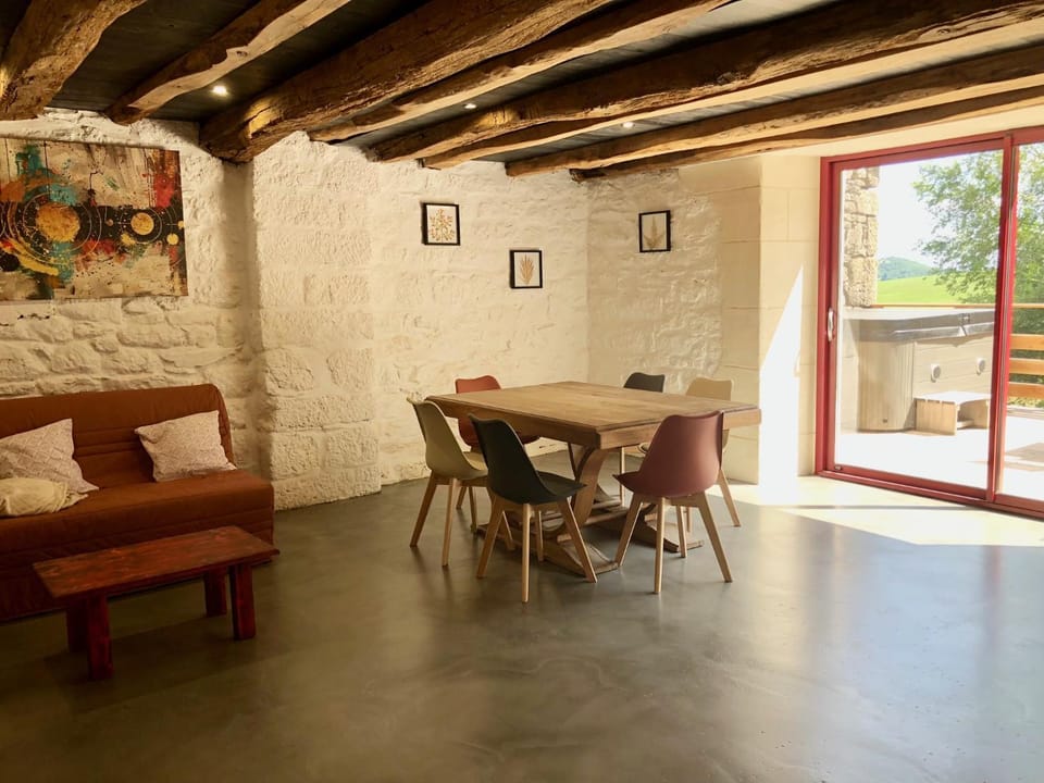 Seating area, Dining area