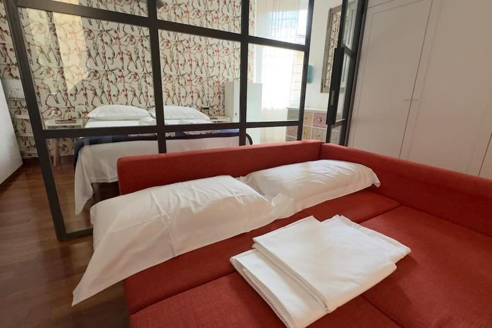 Bed, Living room