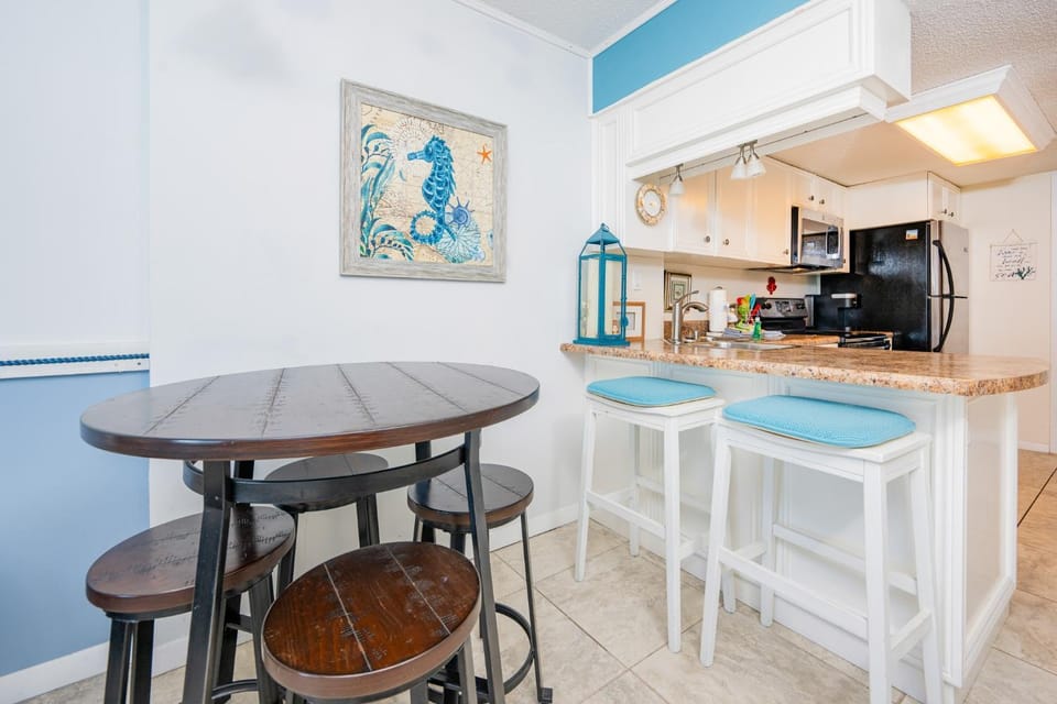 Gulf Shores Surf & Racquet 202B Apartment in West Beach