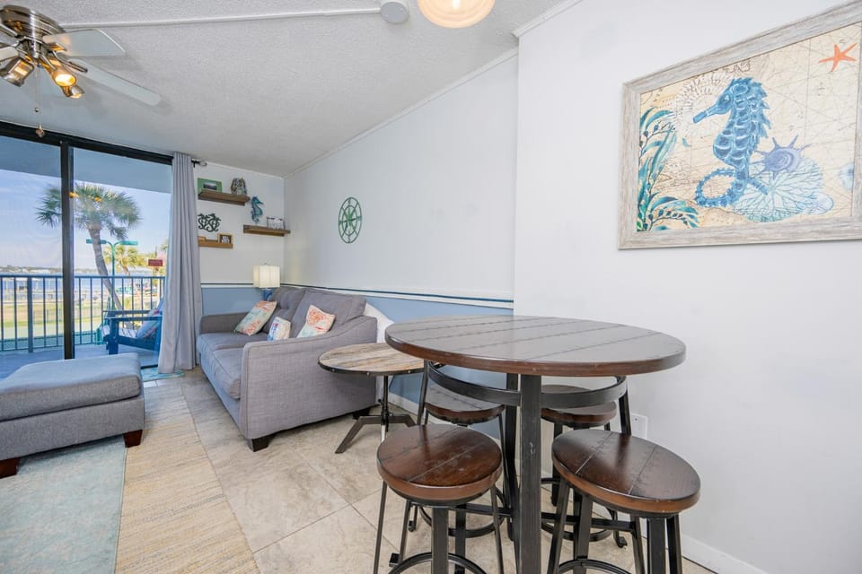 Gulf Shores Surf & Racquet 202B Apartment in West Beach
