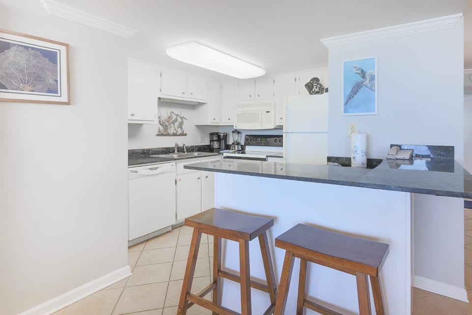 Island Winds East 207 Apartment in West Beach