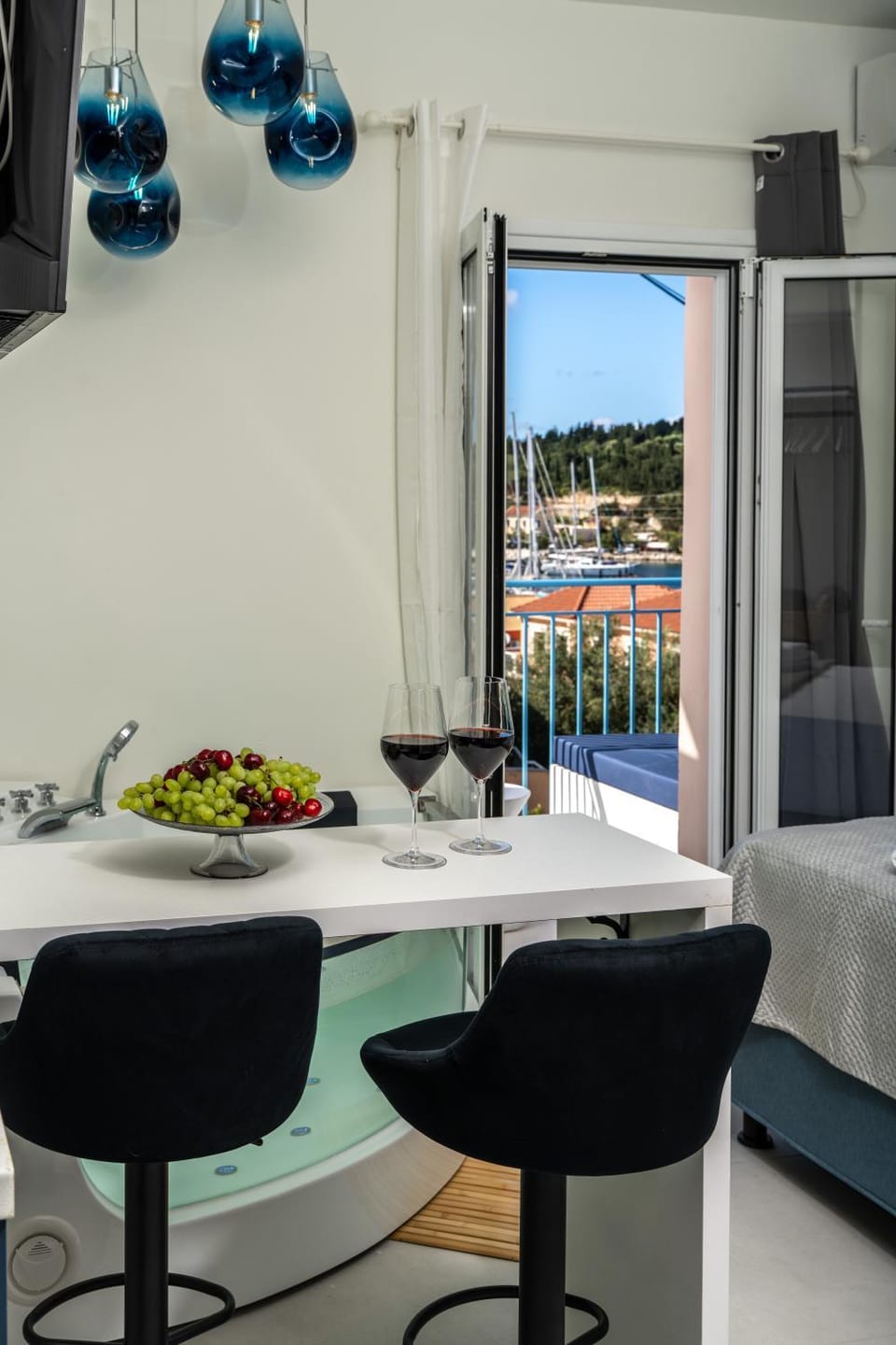 View (from property/room), Photo of the whole room, Dining area