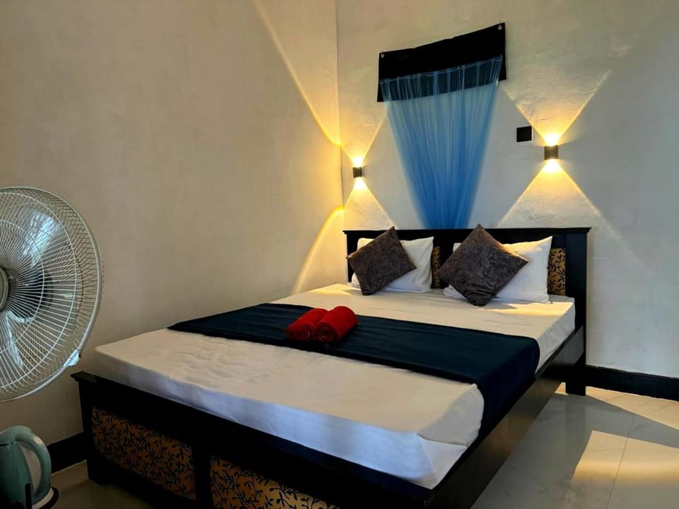 Property building, Bed, Bedroom