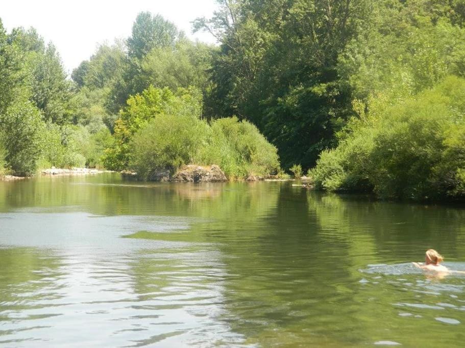 Ceps Cottage sleeps 6 with free wifi near the river House in Occitanie