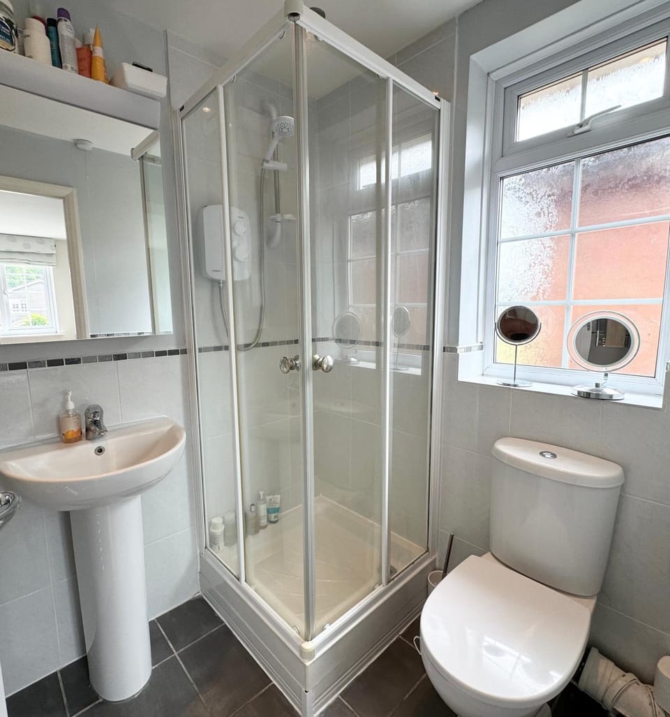 4 Bedroom Home House in Wycombe District