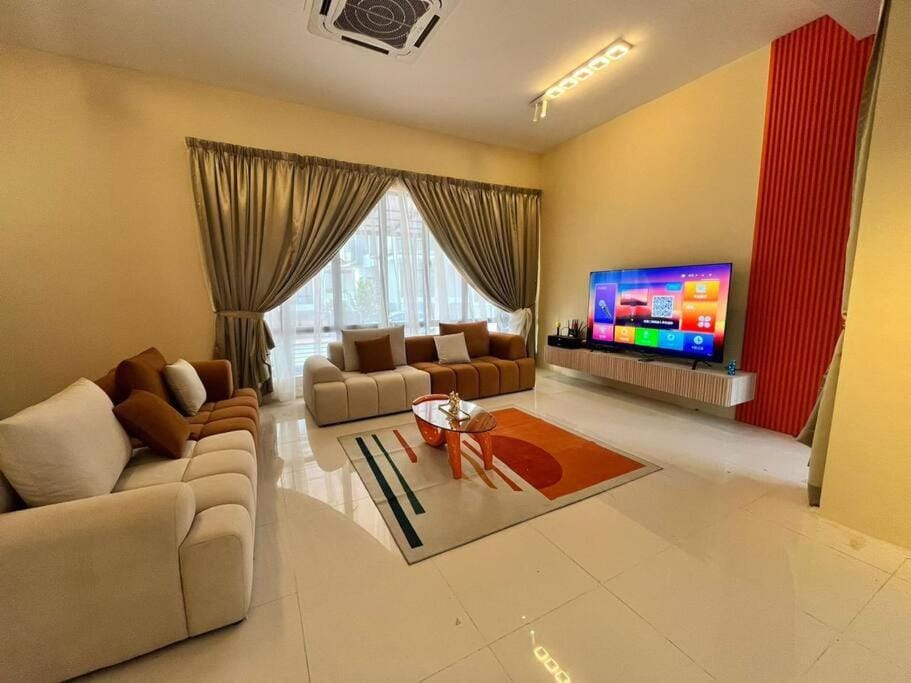 Ipoh Happiness Stay 20pax Karaoke & Snooker Landed House in Ipoh
