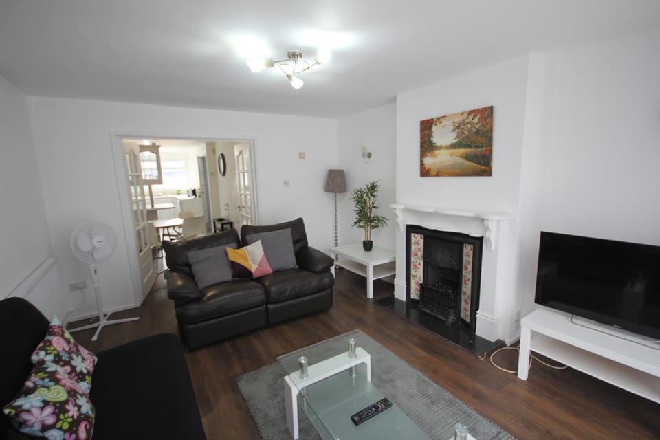 Charnwood Place House in Uxbridge