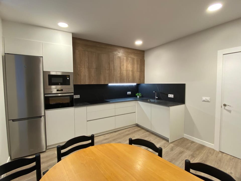 Kitchen or kitchenette, dishwasher