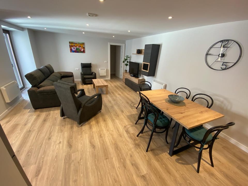 TV and multimedia, Kitchen or kitchenette, Living room, Dining area