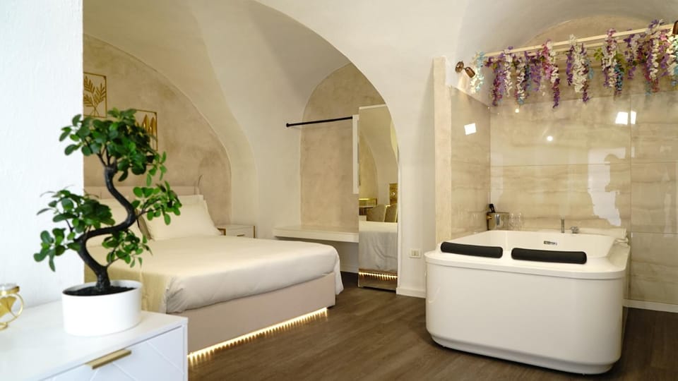 Bed, Hot Tub, Photo of the whole room