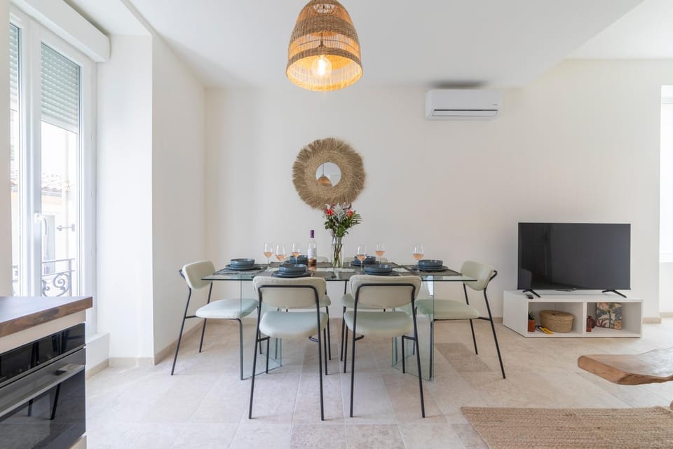 TV and multimedia, Dining area