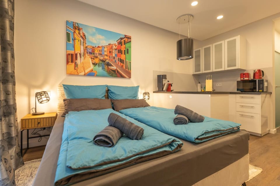 Bed, Kitchen or kitchenette, Photo of the whole room