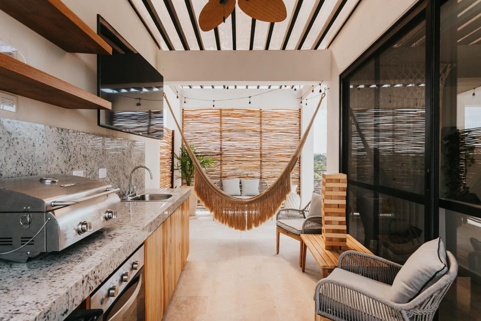 Game Room, Kitchen or kitchenette, Living room