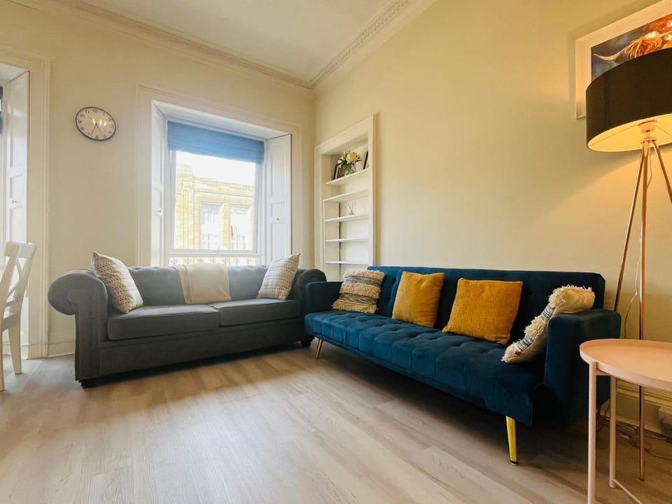 One Bedroom Apartment behind Edinburgh Castle on the 3rd floor Apartment in Edinburgh