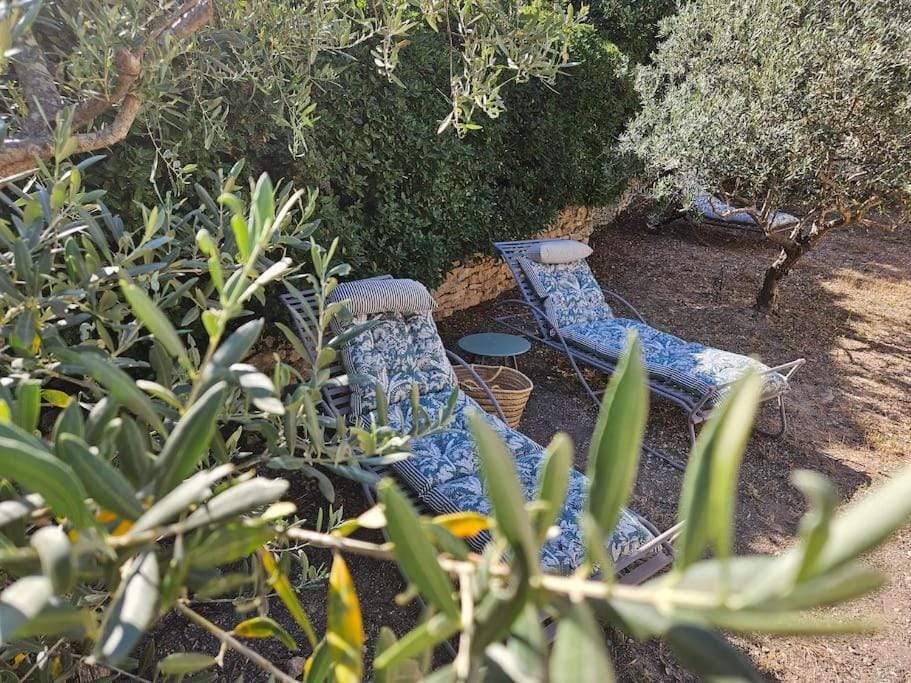 Villa Comme un Dimanche, piscine privée, chauffée, & vue House in Gordes