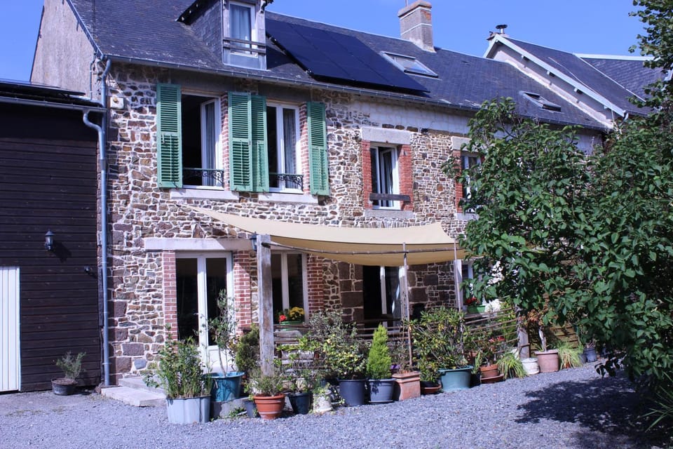 GITE 15 personnes confort et authenticité House in Granville