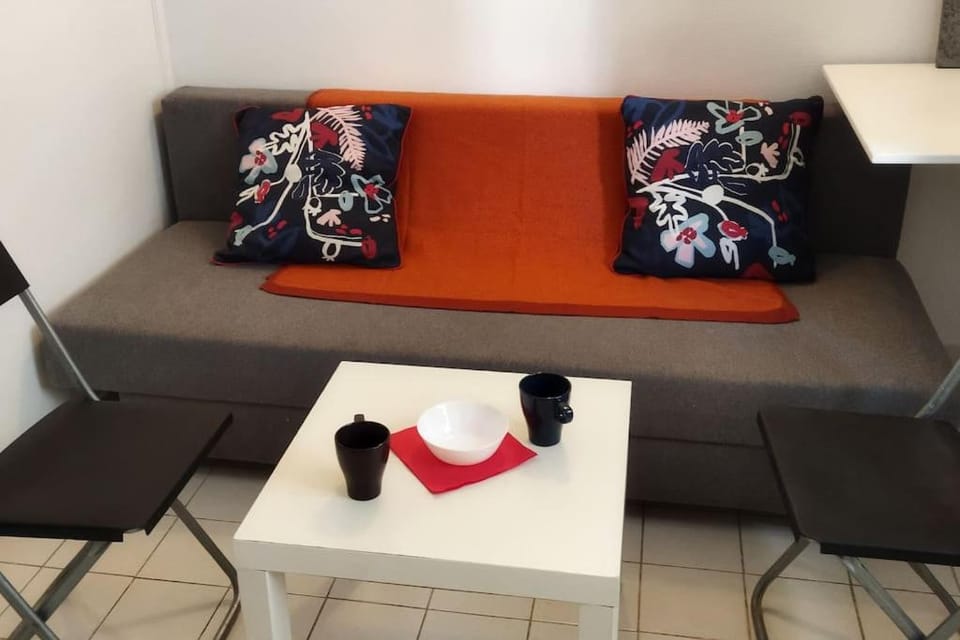 Petit studio rénové proche Place République 75011 Apartment in Paris