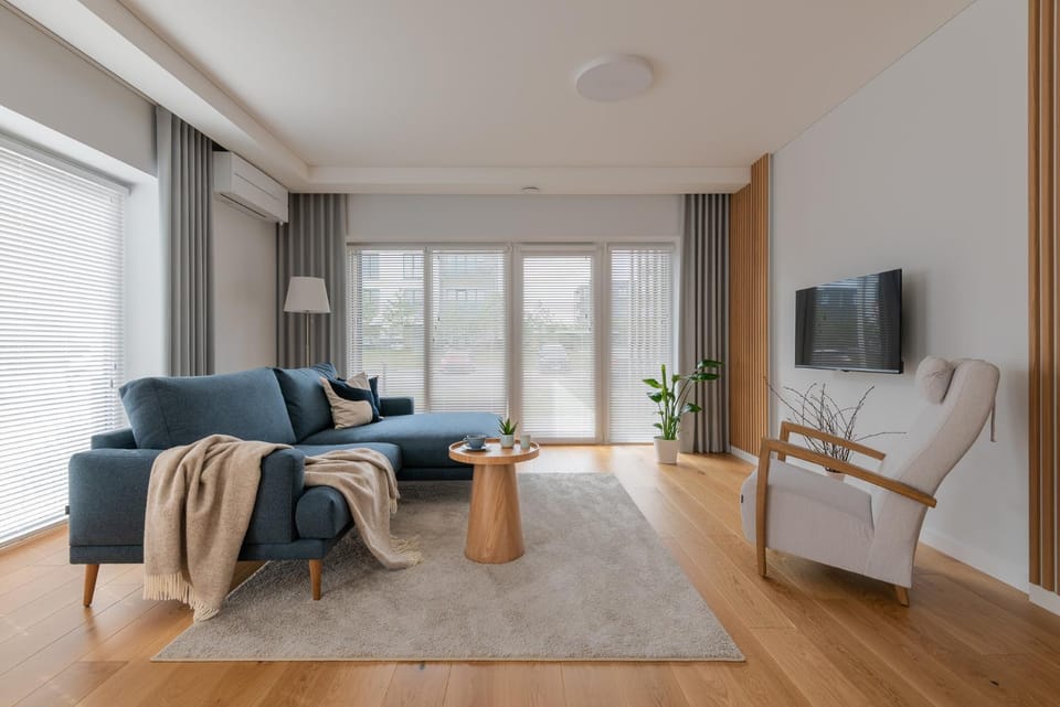 TV and multimedia, Living room, Seating area, Evening entertainment