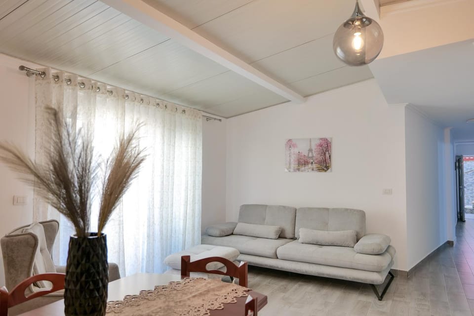 Coastal Dwell Apartment in Sarandë