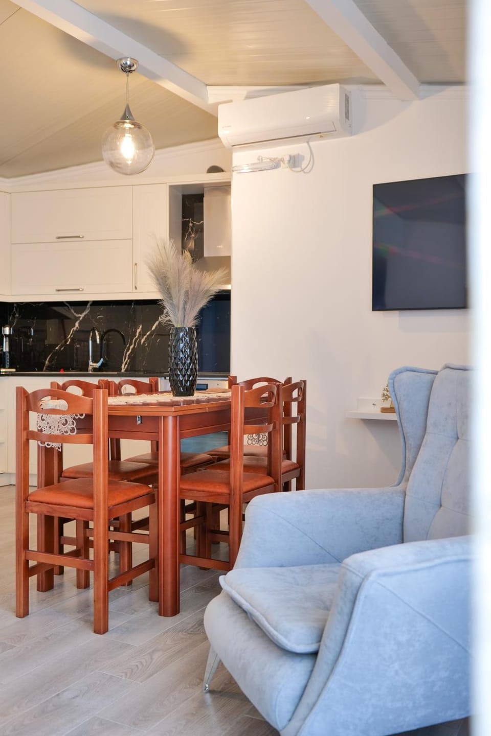 Coastal Dwell Apartment in Sarandë