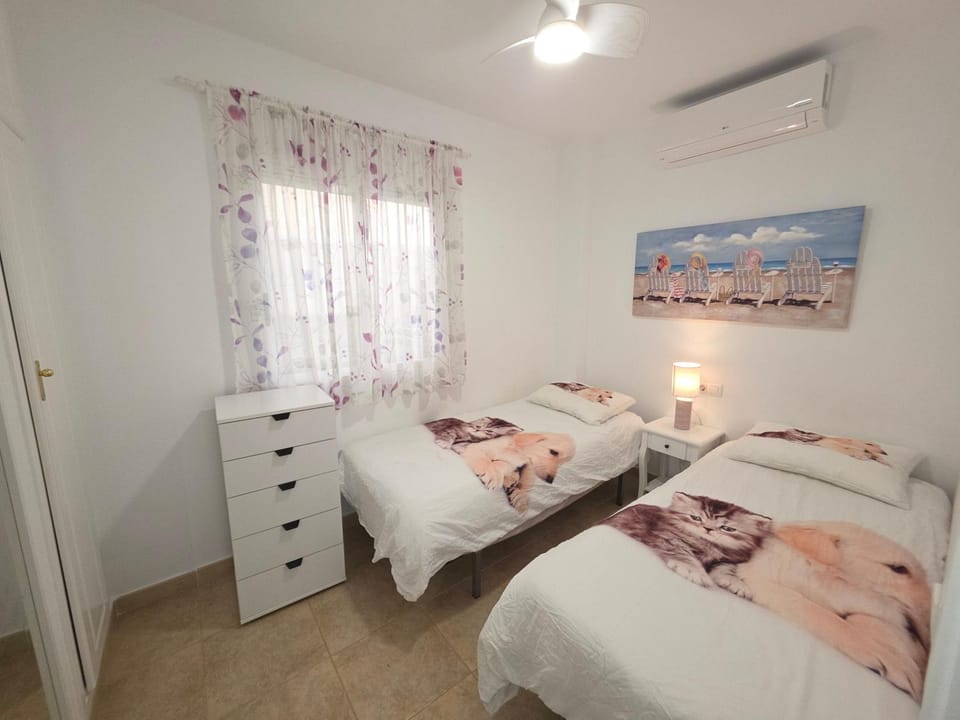 Bedroom, air conditioner